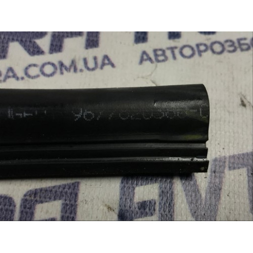 Ущільнювач жабо Peugeot 308 2013-2021 9677820380